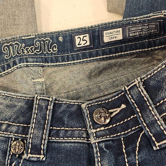 Miss Me Medium Blue Signature Capri Embellished Rhinestones Jeans Size 25 - Picture 3 of 5